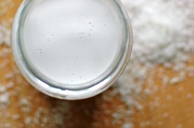 Jak zrobić domowe mleko kokosowe - przepis