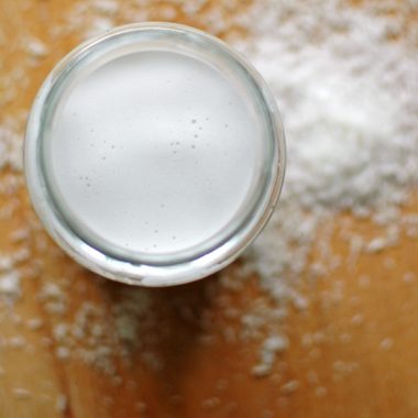 Jak zrobić domowe mleko kokosowe - przepis