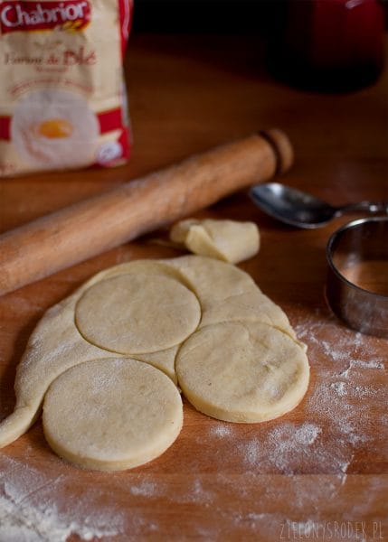 śniadanie mistrzów, czyli ziemniaczany scone z łososiem szpinakiem i jajkiem w koszulce