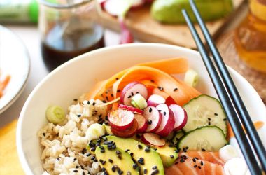 sushi bowl, czyli micha z rybą i ryżem