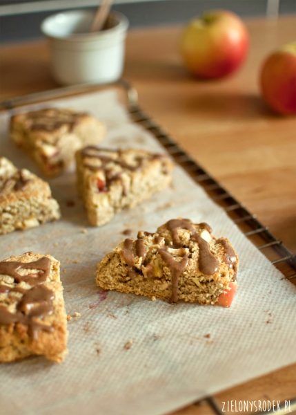 owsiane scones z jabłkiem i kokosem