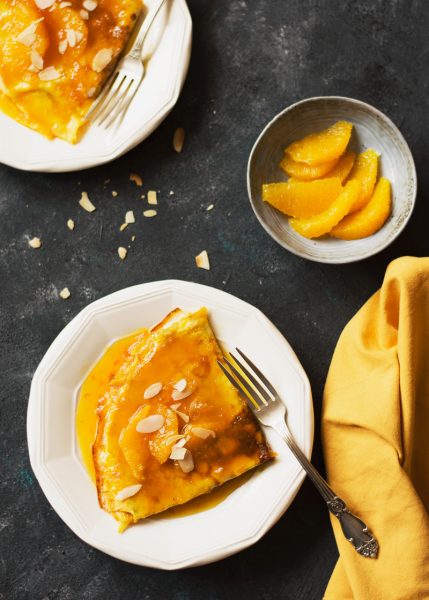 crepes Suzette, naleśniki, deser, pyszne śniadanie, kuchnia francuska
