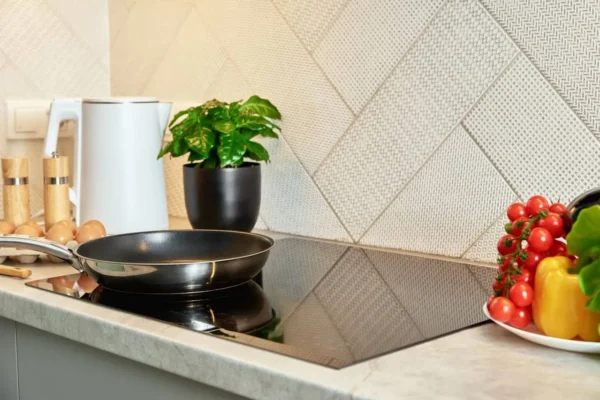 Garnki na indukcję z grubym dnem – dlaczego są tak ważne?