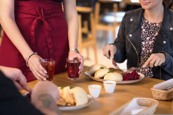Pomysł na szybki lunch lub rodzinny obiad – sprawdź, jak wybierać najlepsze miejsca w mieście