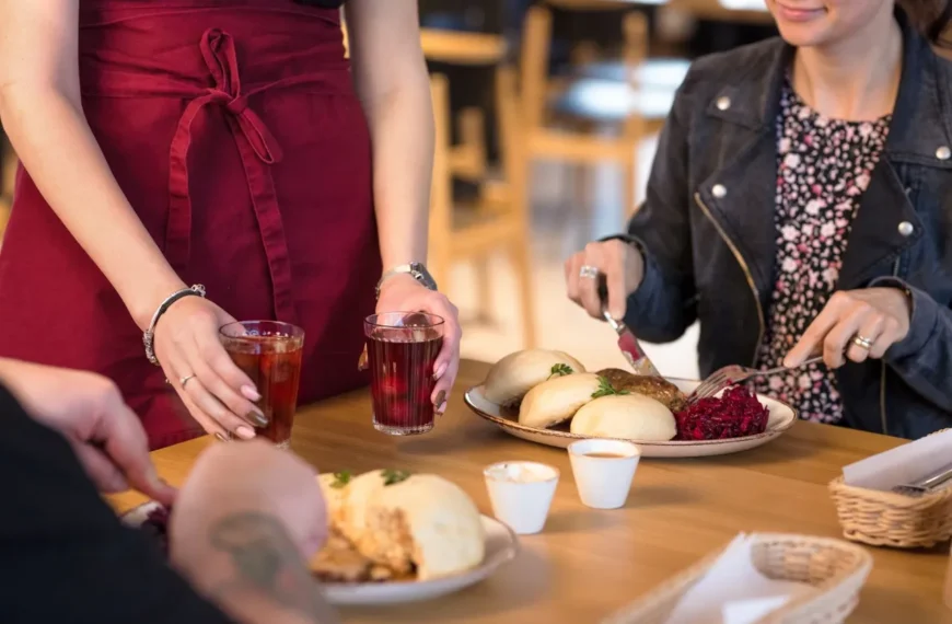 Pomysł na szybki lunch lub rodzinny obiad – sprawdź, jak wybierać najlepsze miejsca w mieście